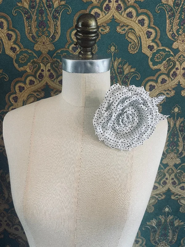 Sleek bar brooch-Dalmata Flower Brooch