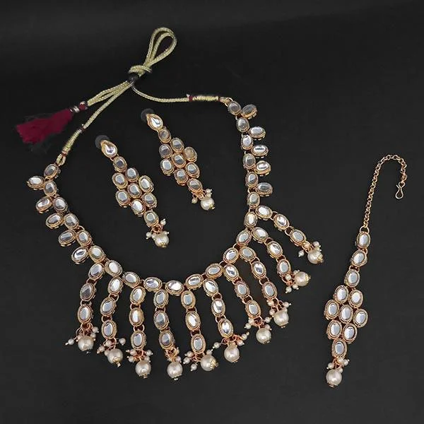 Polished bead necklaces-Kriaa White Kundan And Pearl Gold Plated Necklace Set With Maang Tikka