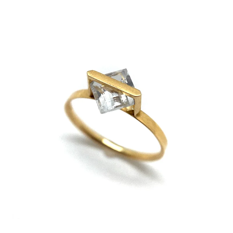 Pure modern rings-18k Gold & Quartz Ring