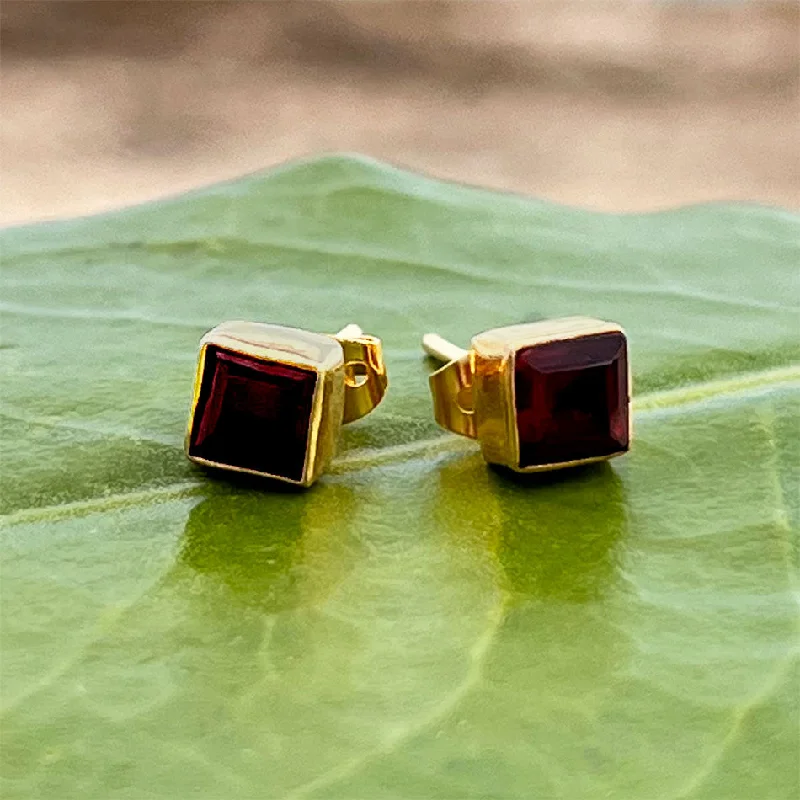 Glittering crystal earrings-Garnet Lover's Studs, India