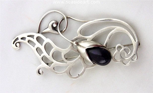 Reef knot brooch-Sterling Silver Floral Brooch with Amethyst by Margot de Taxco