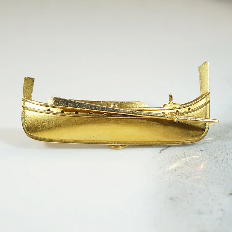 Polished bead brooch-Beautifully Realistic Long Boat Brooch in 18k Gold