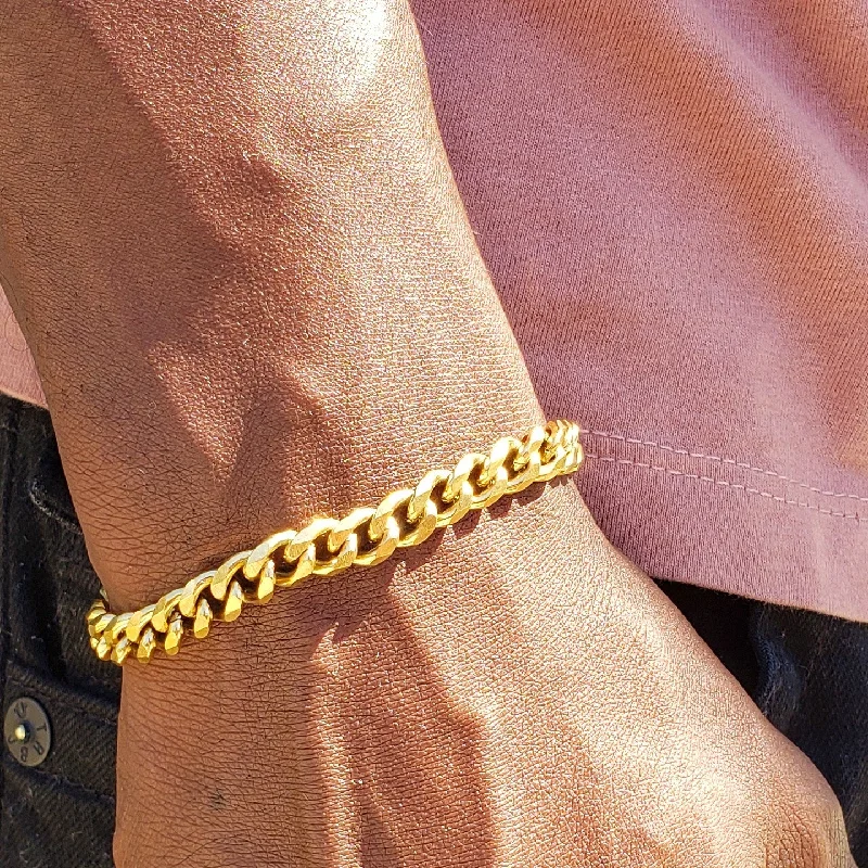 Subtle pearl bangles-Men's Curb Bracelet